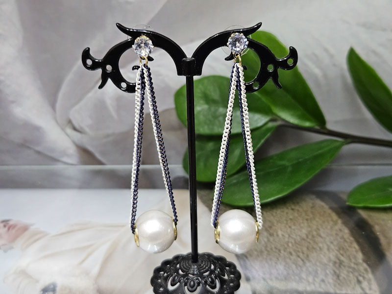 Серьги 2002006500018: цена 740 рублей.