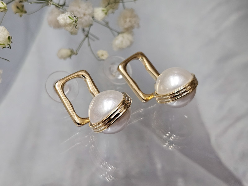 Серьги 2243026600337: цена 425 рублей.