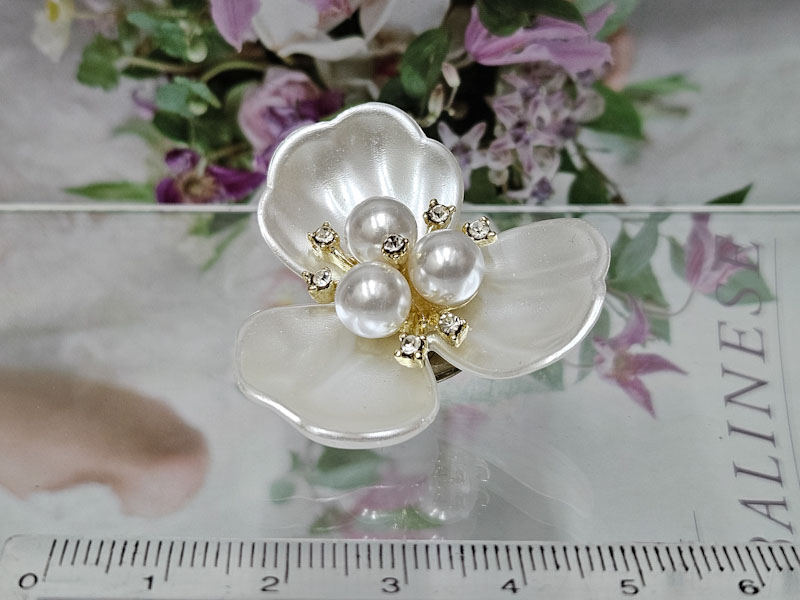 Брошь 1023006500328: цена 230 рублей.