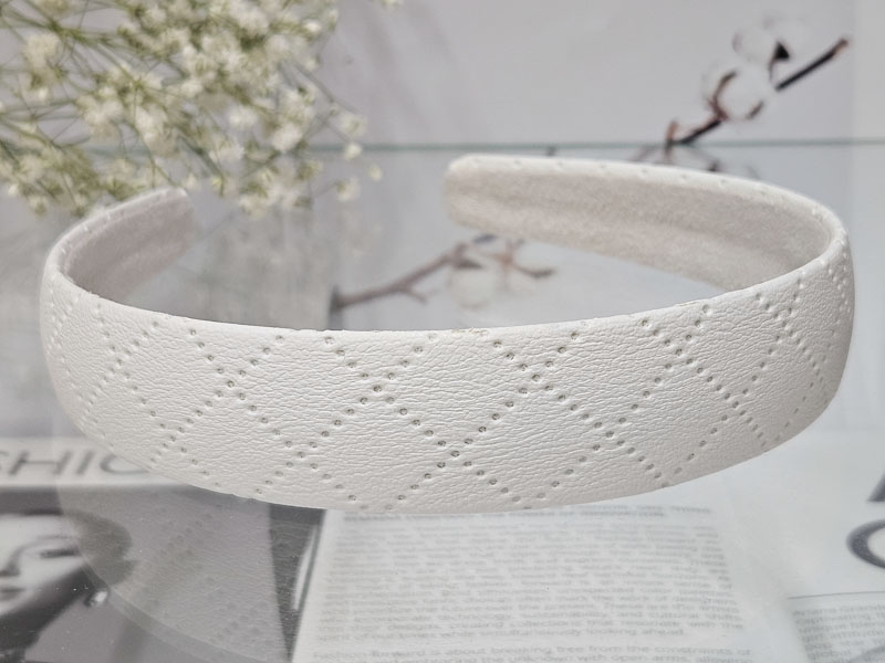 Ободок 1226005500317: цена 200 рублей.