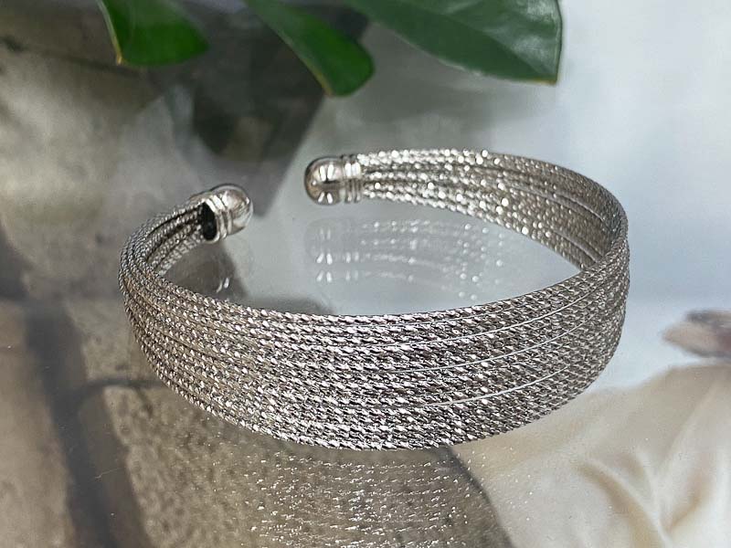 Браслет 1197006500098: цена 410 рублей.