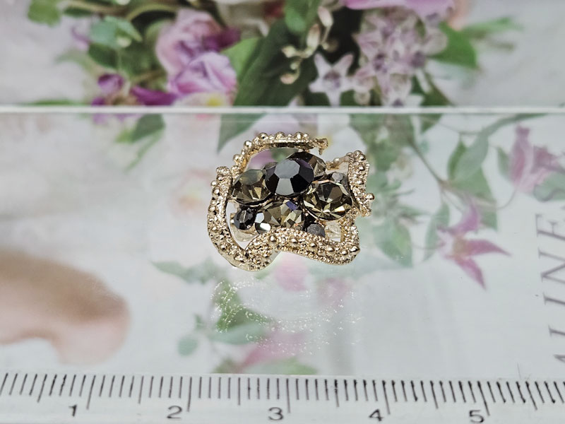 Брошь 1720006500142: цена 200 рублей.