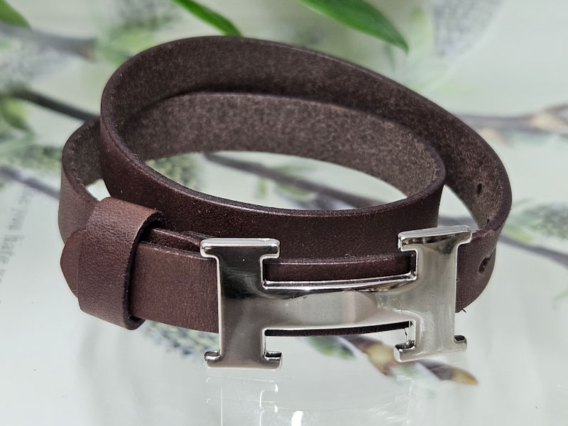 Браслет 1832006500081: цена 985 рублей.