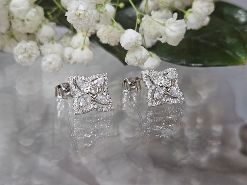 Серьги 2247026600212: цена 530 рублей.