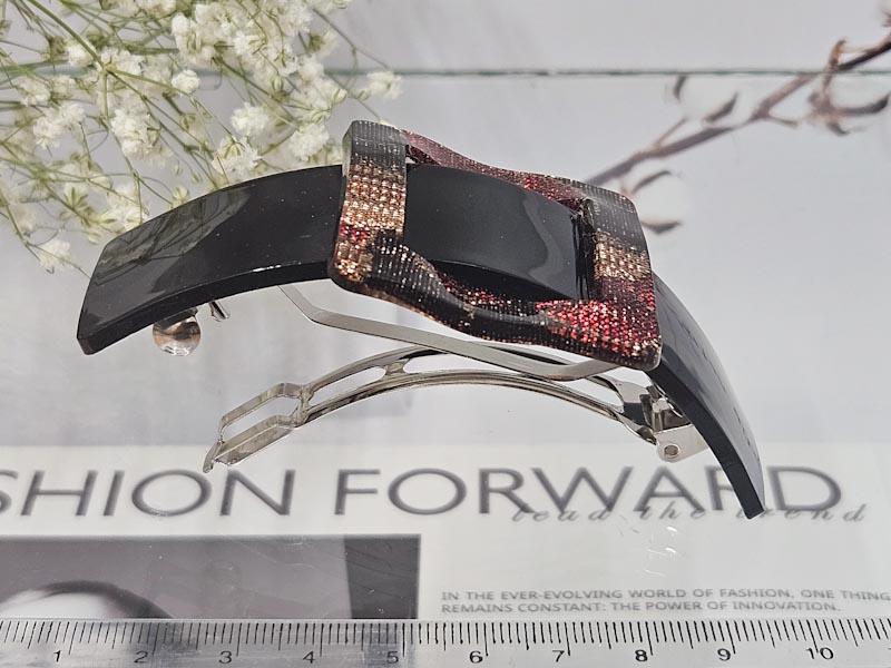 Заколка 1072005500136: цена 410 рублей.