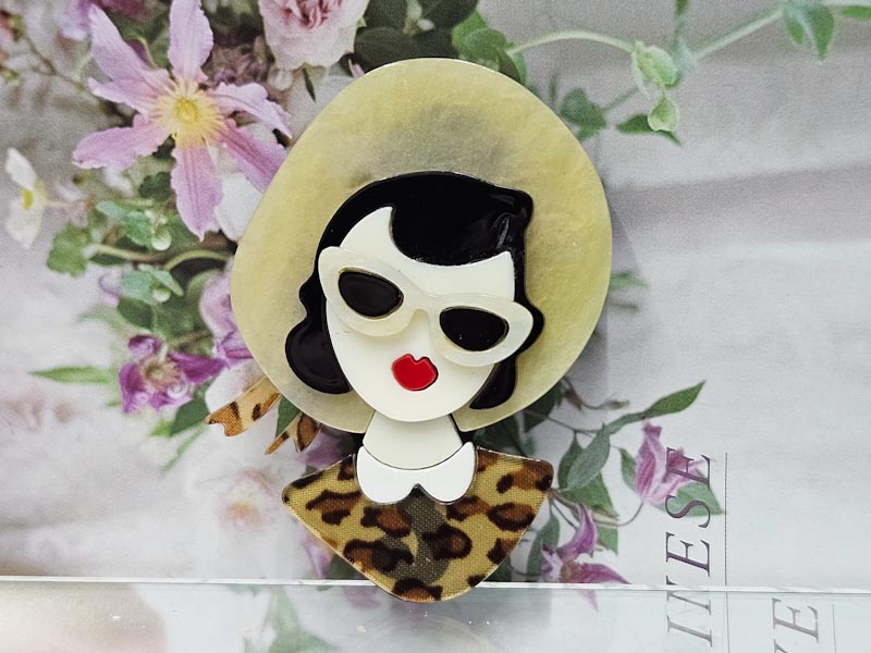 Брошь 1816006500050: цена 575 рублей.