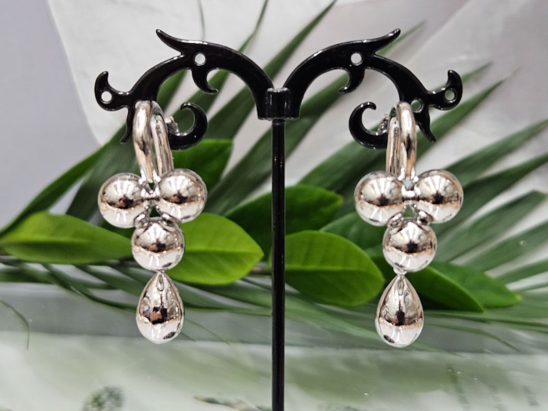 Серьги 2209006500011: цена 820 рублей.