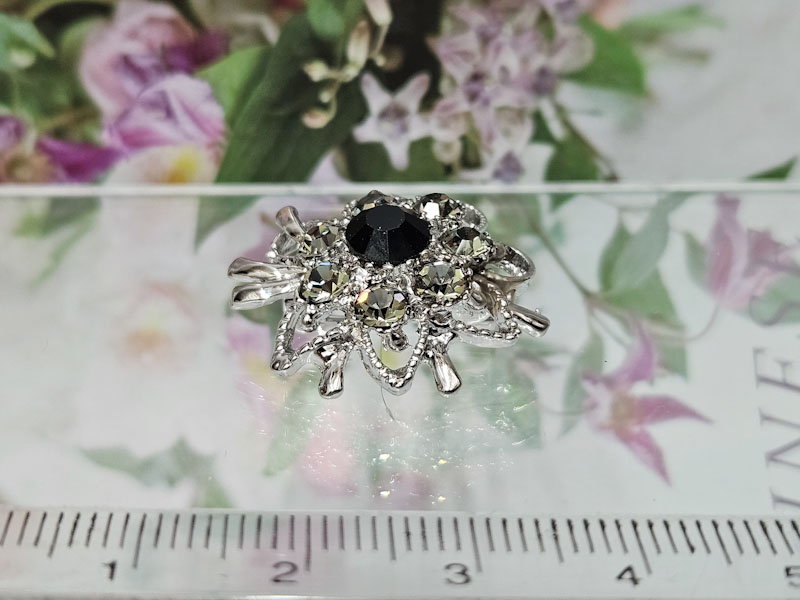 Брошь 2235006500072: цена 165 рублей.