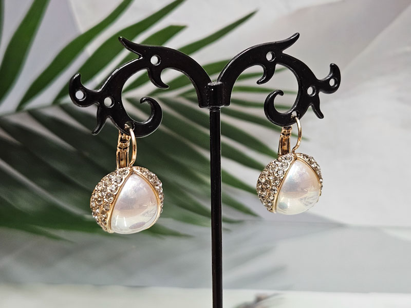 Серьги 1396006500095: цена 820 рублей.