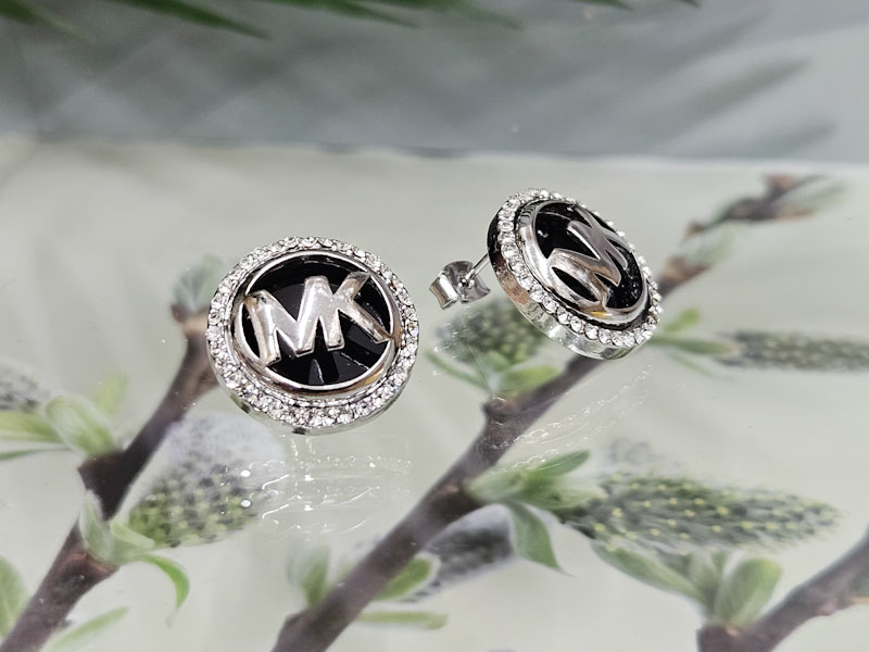 Серьги 2238006500097: цена 820 рублей.