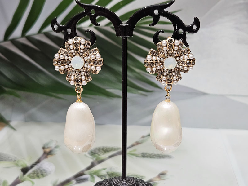 Серьги 1396006500088: цена 1640 рублей.