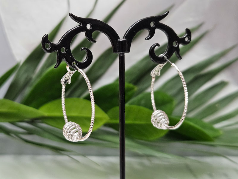 Серьги 1100006500043: цена 250 рублей.