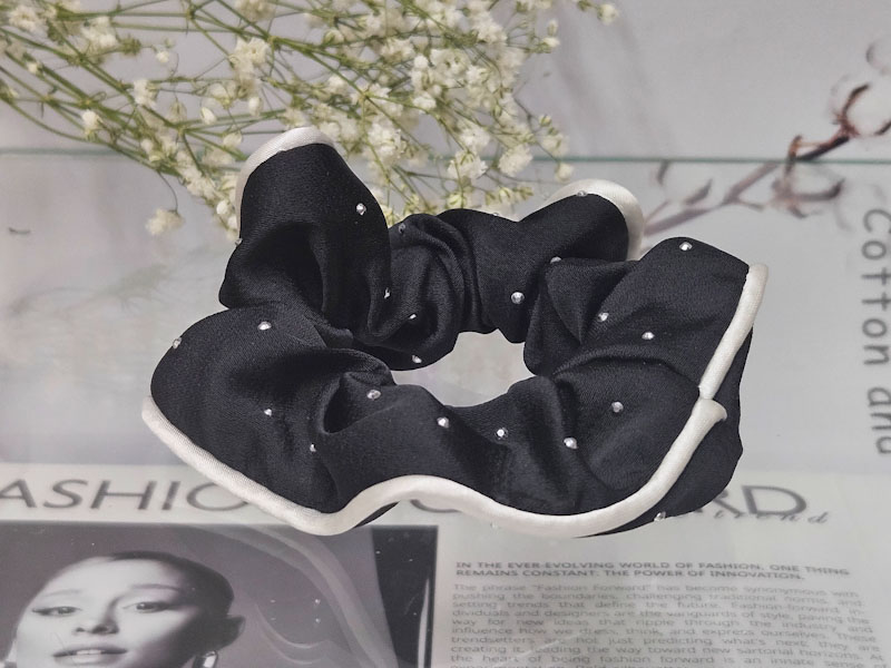 Резинка 1977005500141: цена 100 рублей.