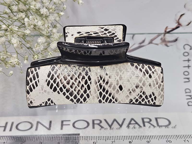 Заколка 1072005500174: цена 330 рублей.