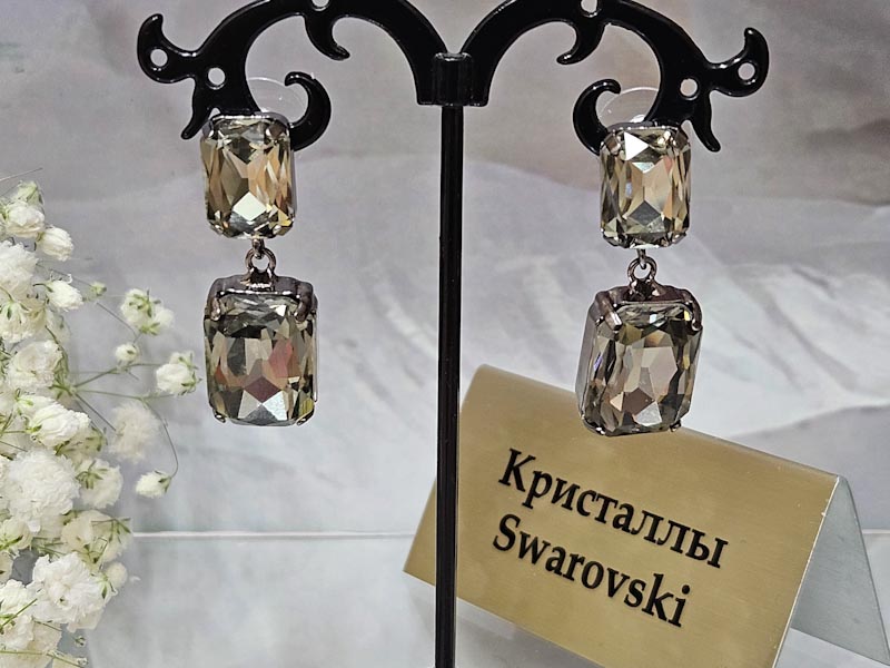 Серьги 1448002600290: цена 985 рублей.
