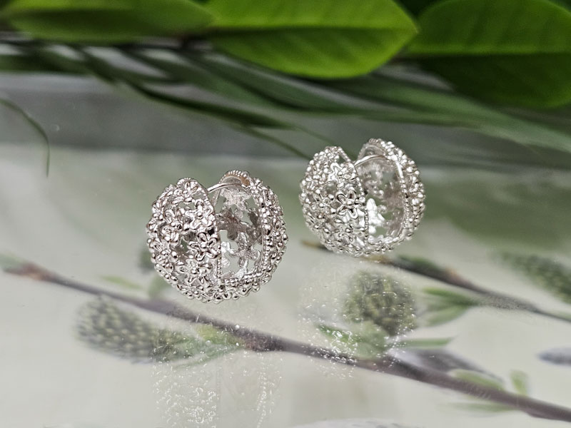 Серьги 1300006500078: цена 820 рублей.