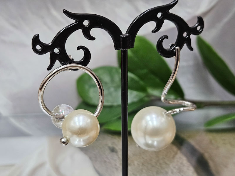 Серьги 1588006500063: цена 495 рублей.