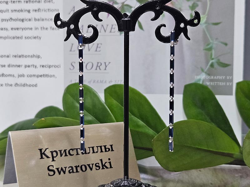 Серьги 1141006500558: цена 655 рублей.