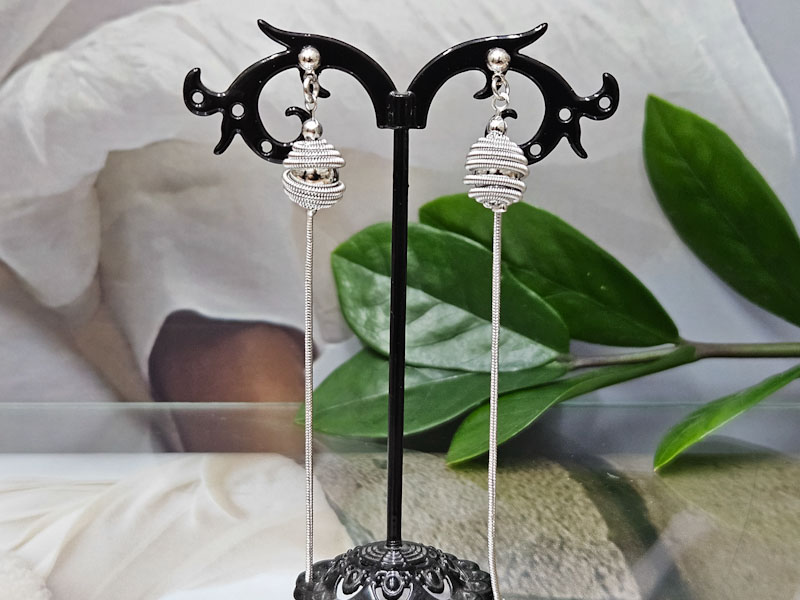 Серьги 1096006500223: цена 495 рублей.