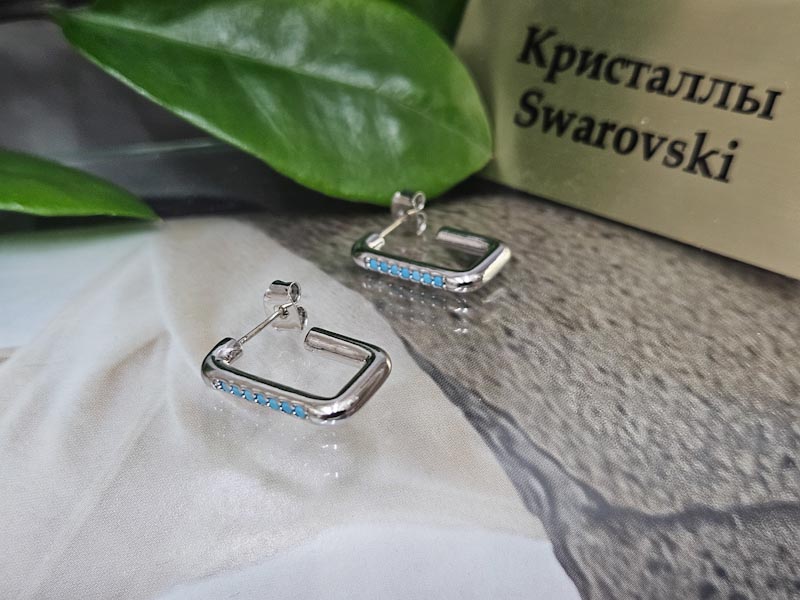 Серьги 1141007400437: цена 860 рублей.