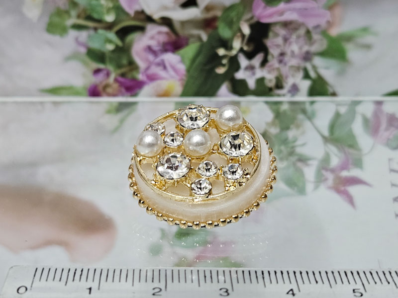 Брошь 1023006500250: цена 265 рублей.