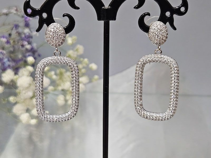 Серьги 2248026600141: цена 920 рублей.
