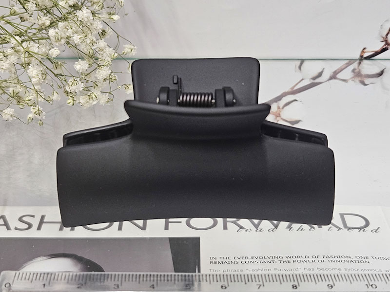 Заколка 1833005500102: цена 105 рублей.