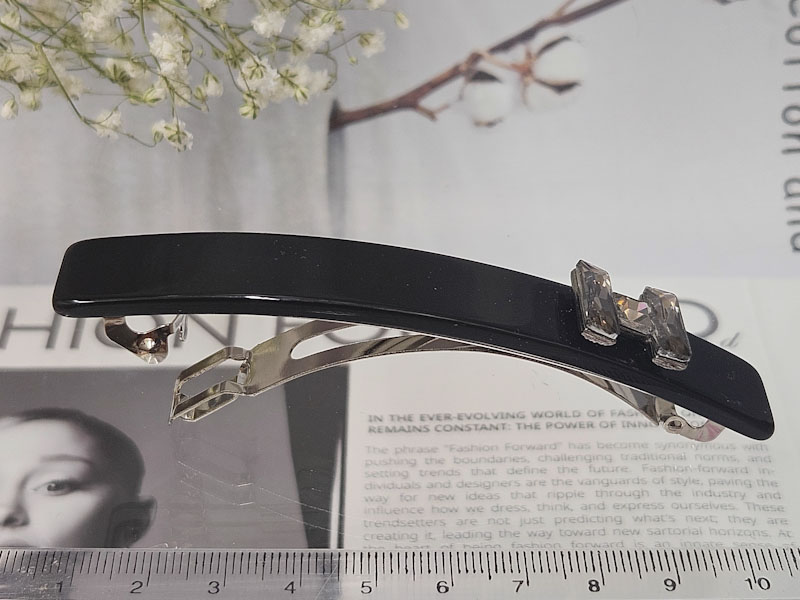 Заколка 1031005500812: цена 215 рублей.