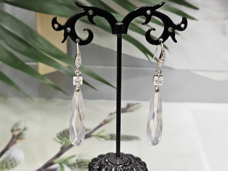 Серьги 1448006500350: цена 820 рублей.